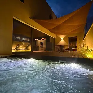 https://maison-darchitecte-avec-piscine-chauffee-en-centre-ville-de.fr-provencehotel.com